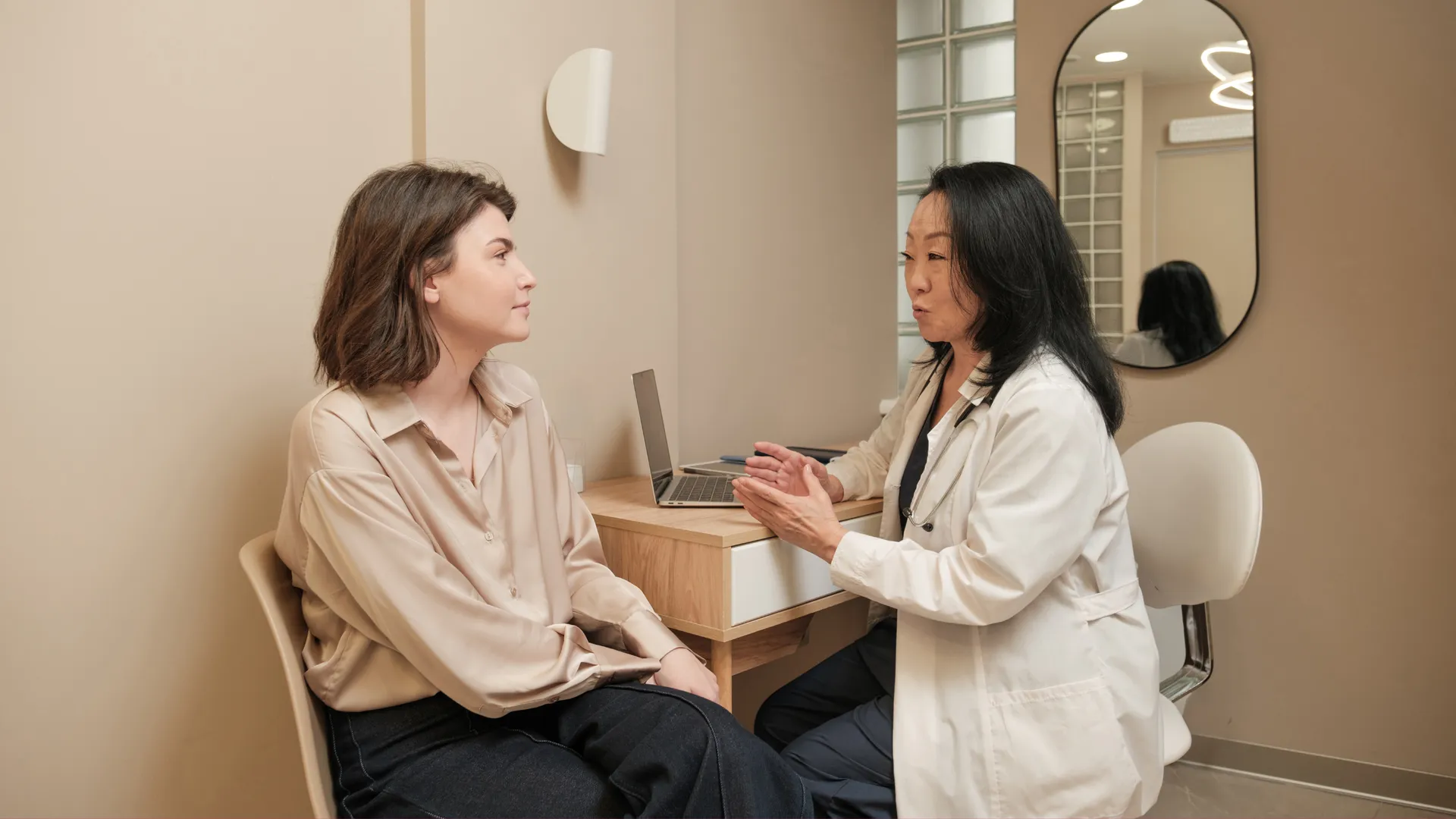 Supporting prolapse and incontinence symptoms with a pessary